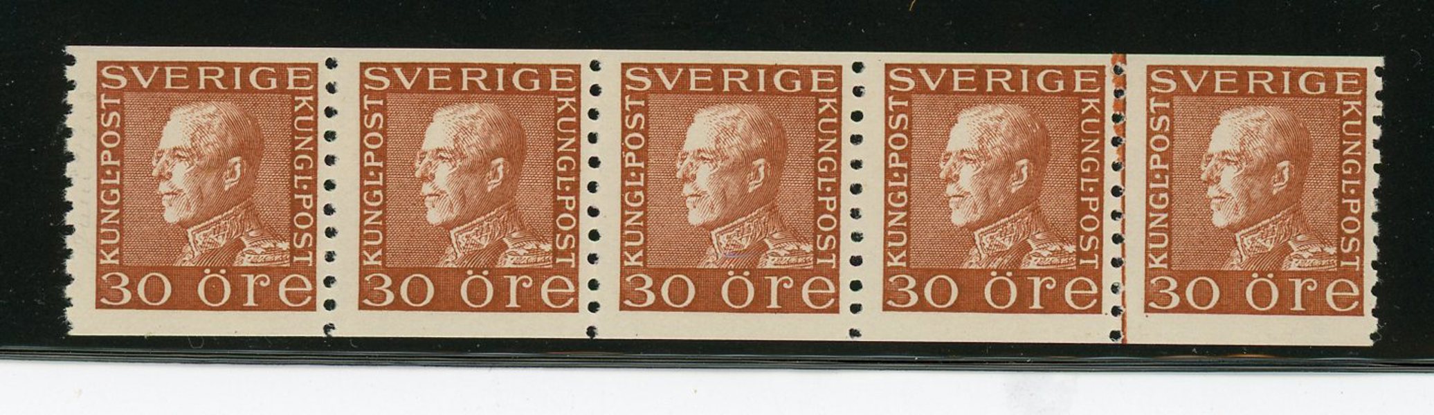 F186f xx fem-strip på vitt papper, få kända.