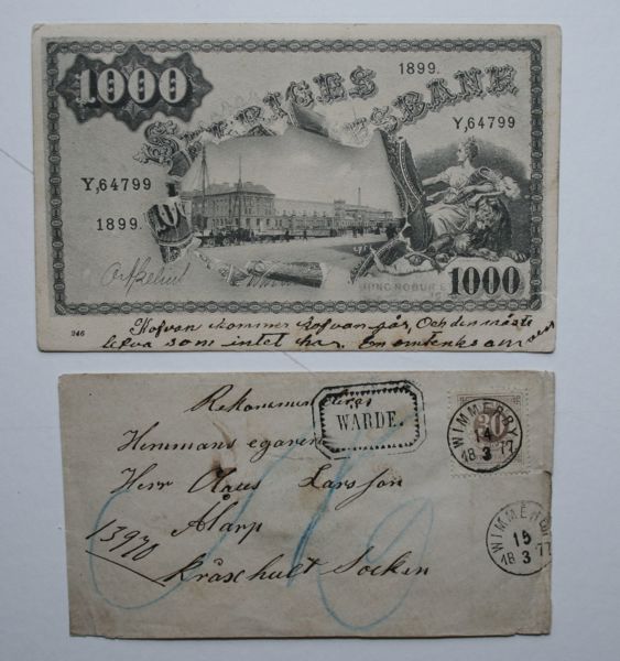 HELA VÄRLDEN: fyndlåda bla fem album frimärken och vykort.