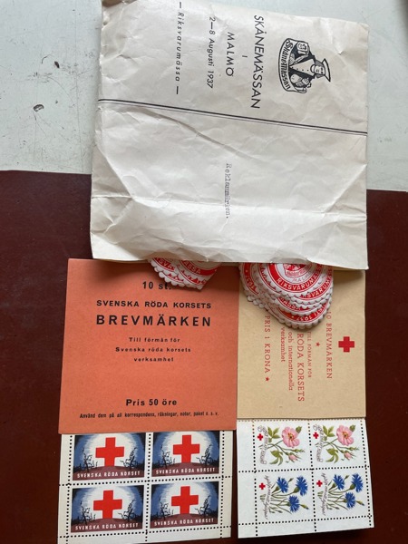 Bältes-spännare: lot bla Häften och Perfins.