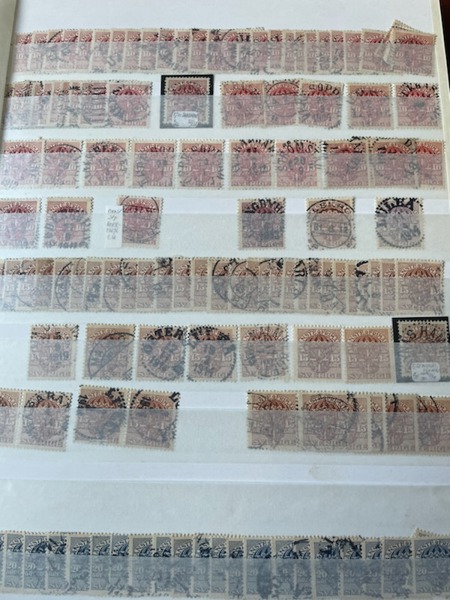 SMÅ TJÄNSTE: trevlig dubblett-samling med mycket material.