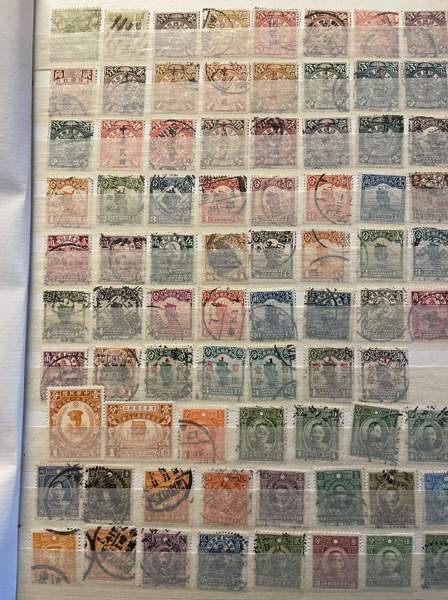 KINA: stämplad samling i insticks-bok.