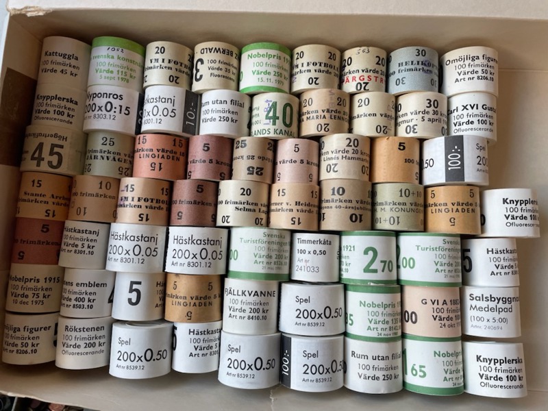 64st kompletta 100-rullar enligt bild. Nominal 5.045kr.