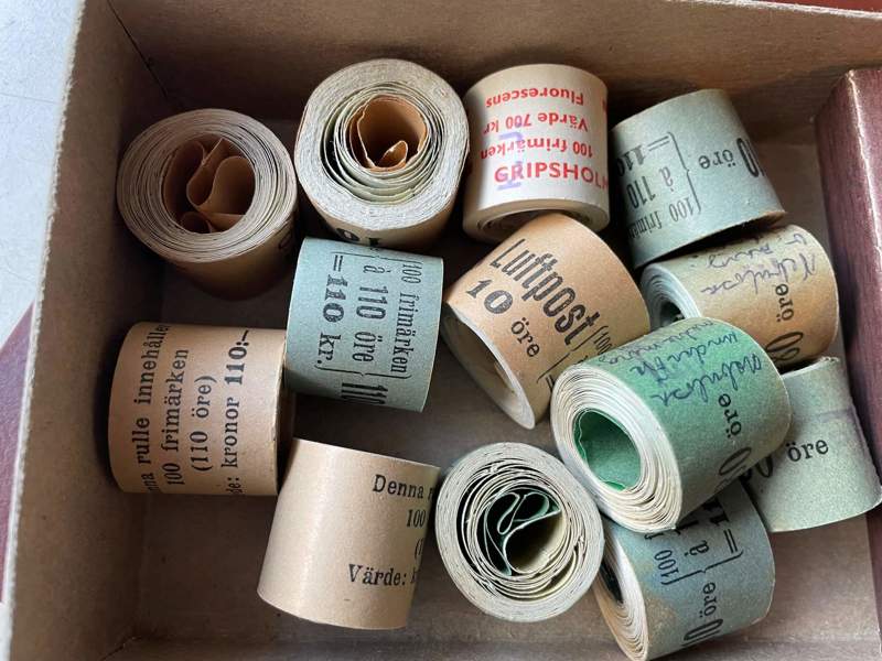 100-rullar: 13st bättre, bla flera 110ö Emblem inkl olika omslag.