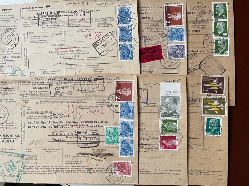 DDR: ca 100st Paket-adresskort till utlandet med kupongen kvar.