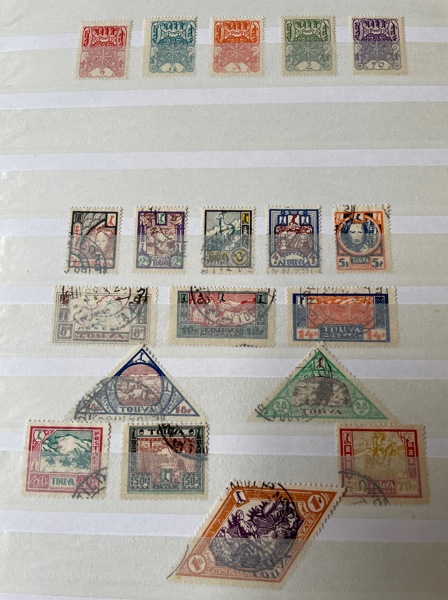 TANNU TOUVA: samling i album med 150 olika.