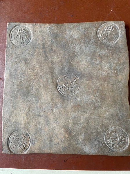PLÅTMYNT Fredrik I 4 Daler 1734, ovanligt.