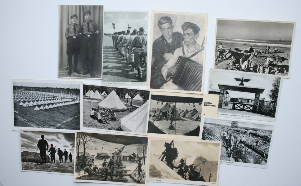 VYKORT REICH: 132st WW II i ovanlig samling.