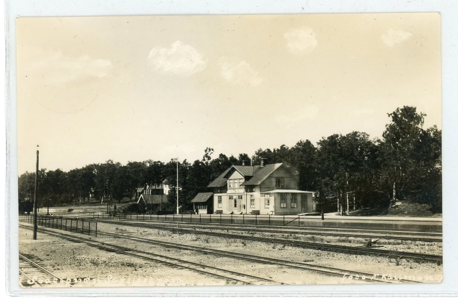 VYKORT  Säfsjöströms Järnvägs-station ä f fr 1941.
