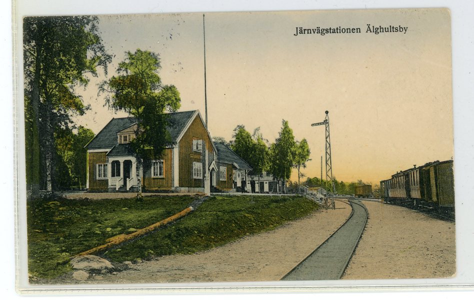 VYKORT: Älghultsby med vagnar, färg, frank. 1927