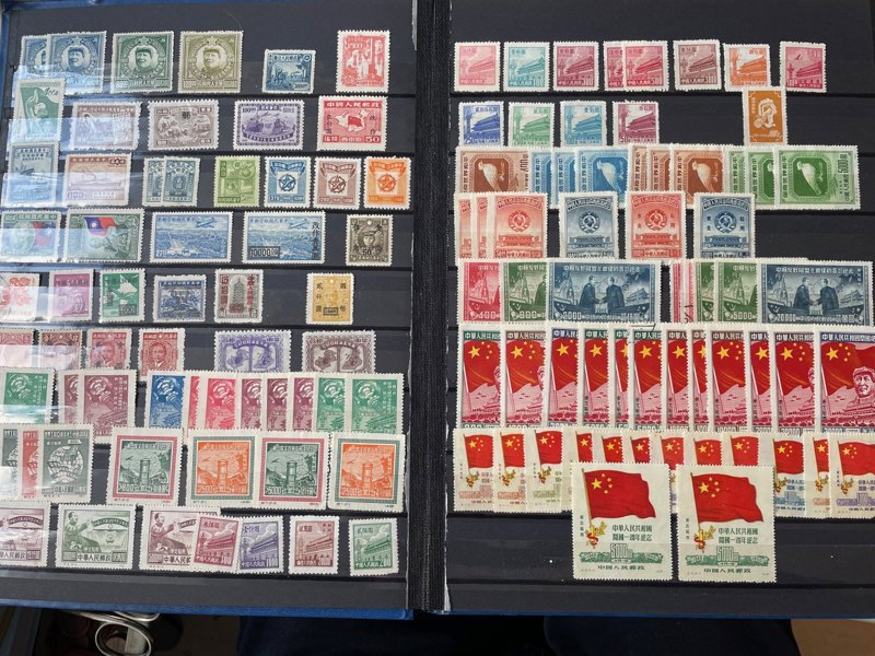 KINA PRC: samling inkl dubbletter i album.