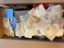 Sverige: flyttlåda med massor av material.