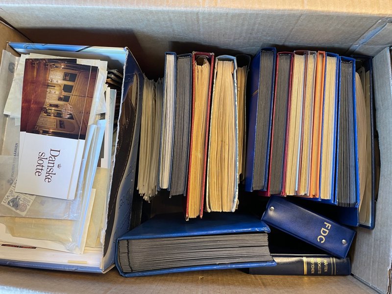 HELA VÄRLDEN:  bla flyttlåda 16 album S + utlandet.