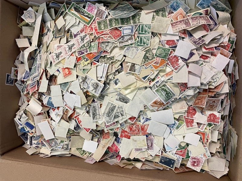 HELA VÄRLDEN: 4,5kg blötade märken i kartong.