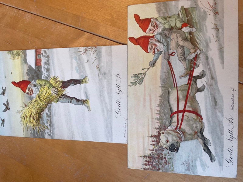 Två stor-formatiga vykort, ej signerade.