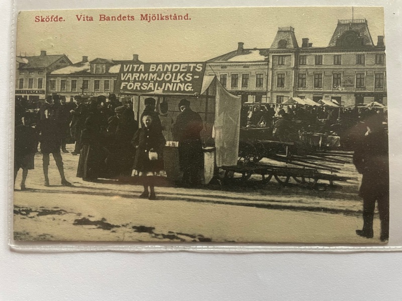 Skövde; Vita Bandets Mjölkstånd frank. 1909