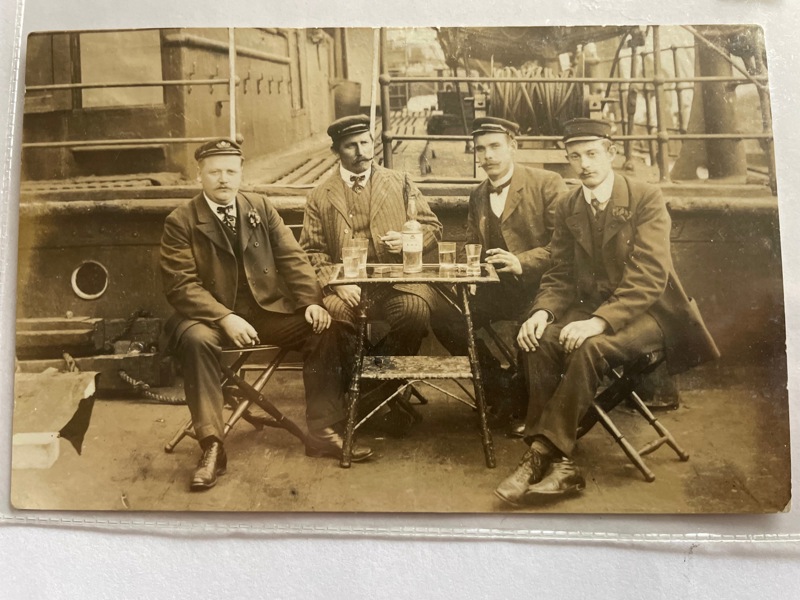 Båt; S/S Harald, däcksbild med grogg, frank. 1909