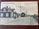 Järnvägs-stationen Hultanäs, med stins, frank. 1919