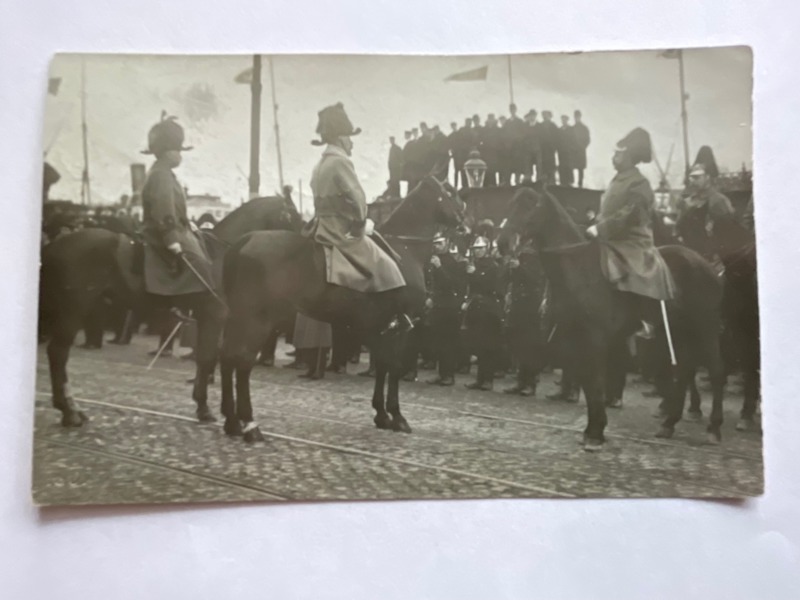 Stockholm: Gustav V mottager truppernas trohets-ed.