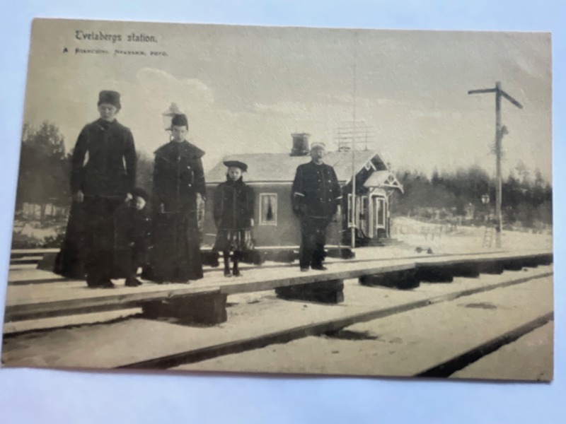 Järnvägs-stationen Tvetaberg, med stins.