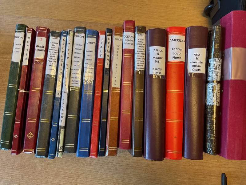 HELA VÄRLDEN: 16 album diverse länder.
